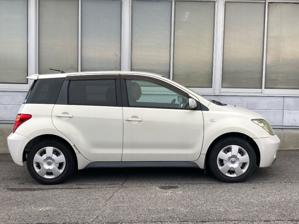 TOYOTA IST