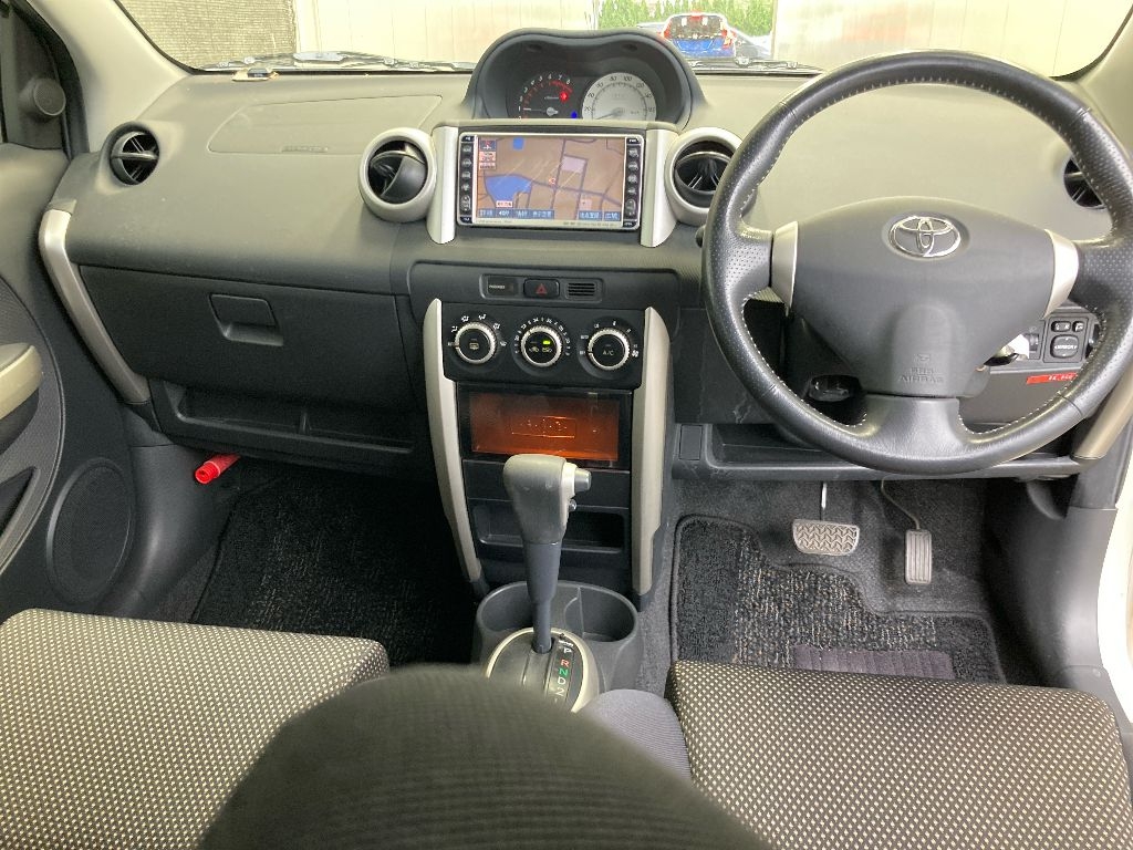 TOYOTA IST