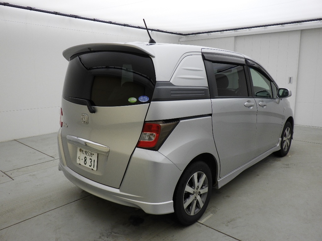HONDA FREED SPIKE
