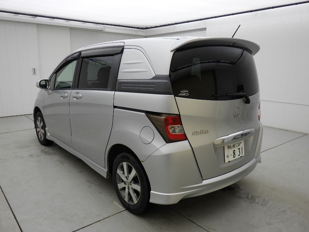 HONDA FREED SPIKE