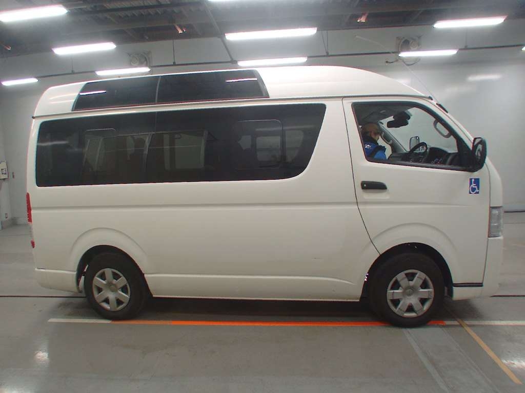 TOYOTA REGIUS ACE