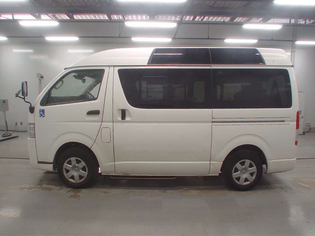 TOYOTA REGIUS ACE