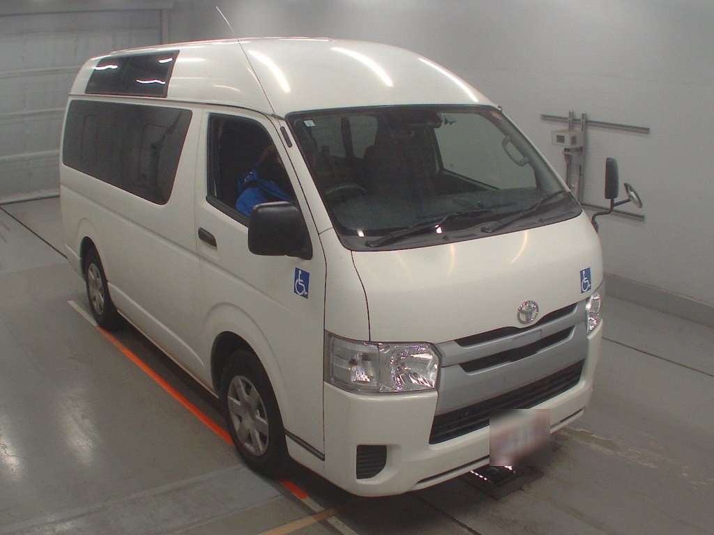 TOYOTA REGIUS ACE