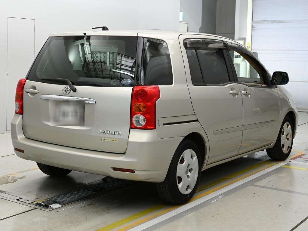 TOYOTA RAUM