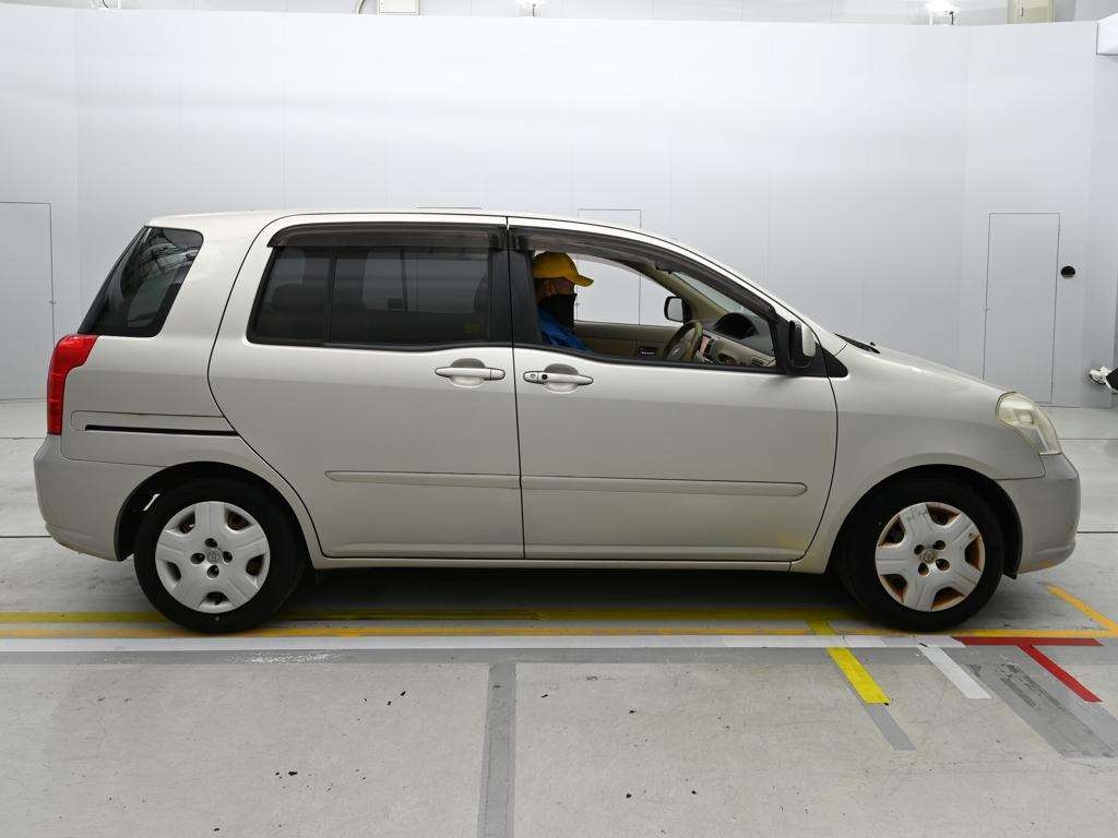 TOYOTA RAUM