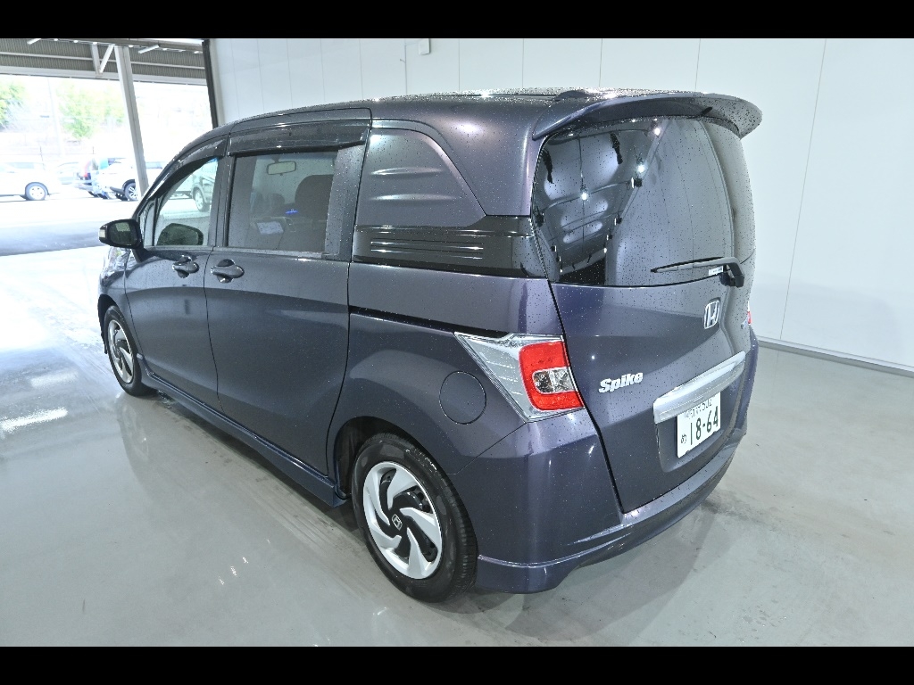 HONDA FREED SPIKE