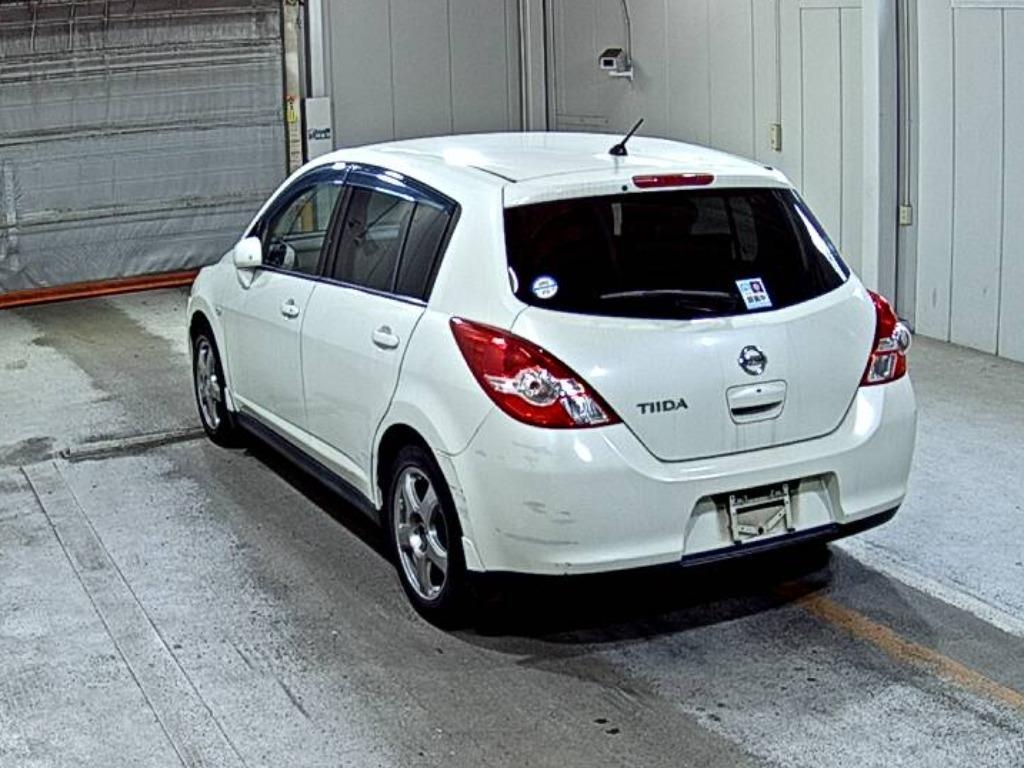 NISSAN TIIDA