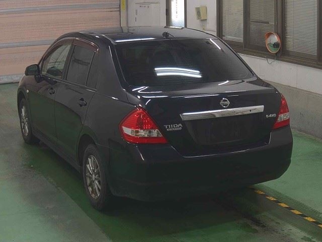 NISSAN TIIDA LATIO