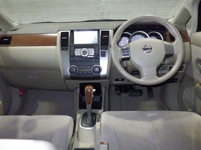 NISSAN TIIDA LATIO