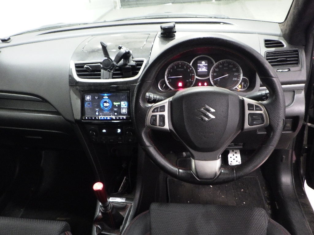 SUZUKI SWIFT