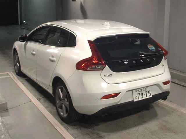 VOLVO V40