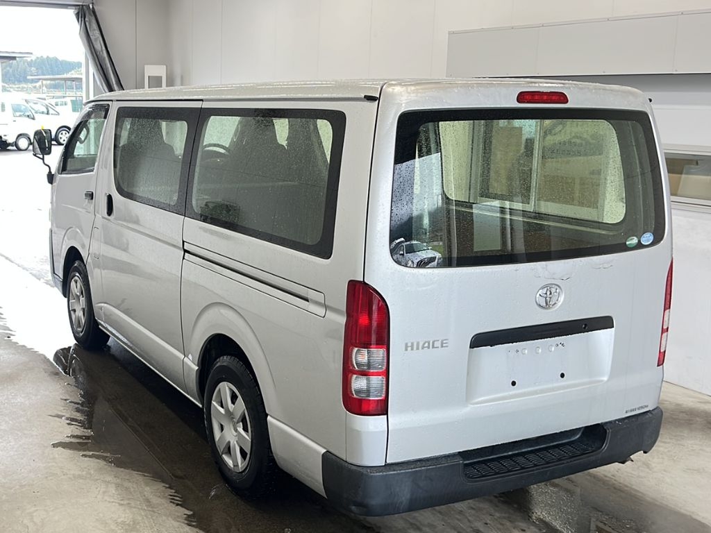TOYOTA REGIUS ACE