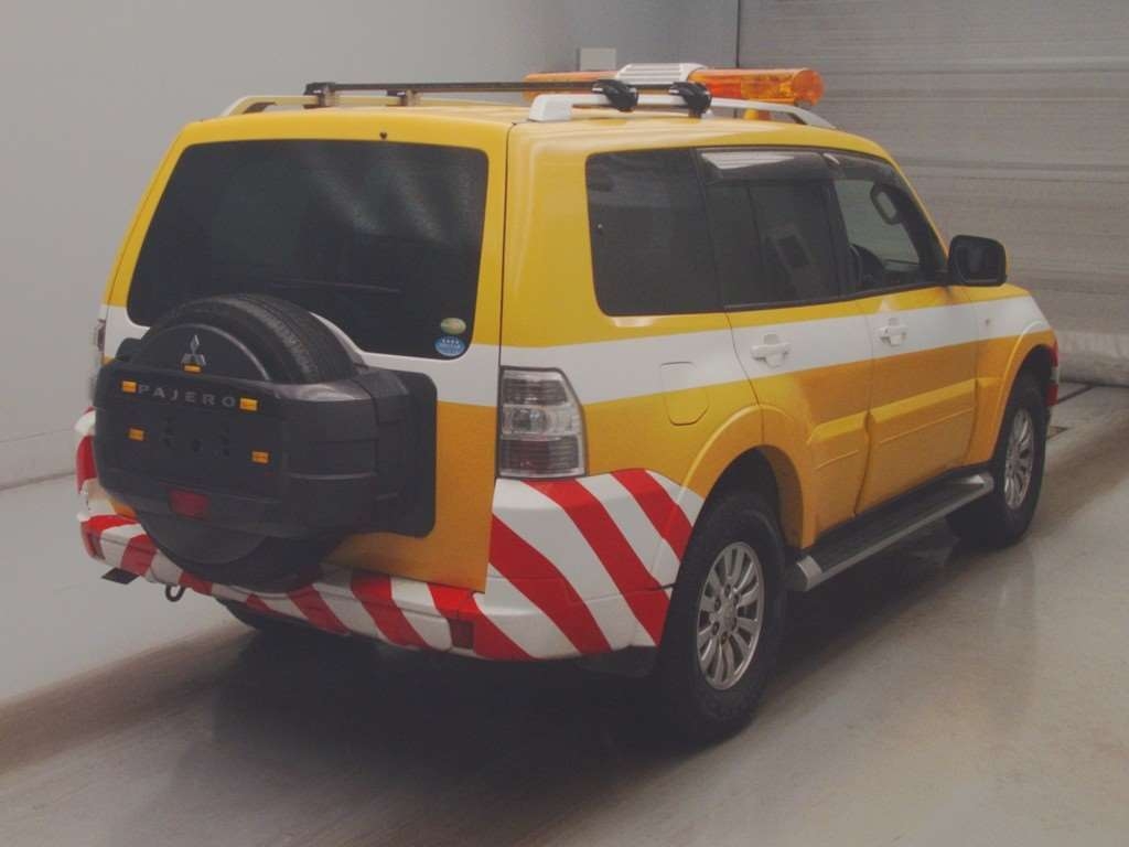 MITSUBISHI PAJERO