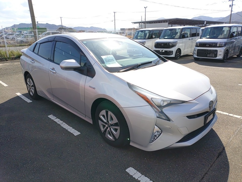 TOYOTA PRIUS