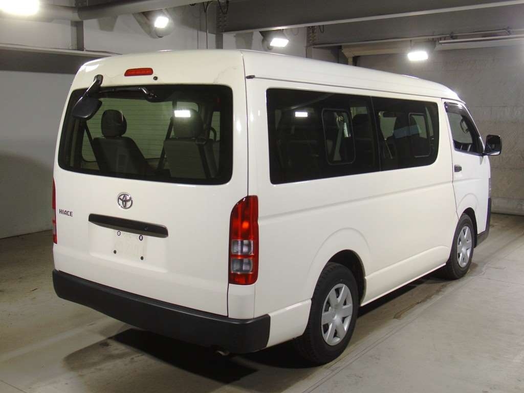 TOYOTA HIACE