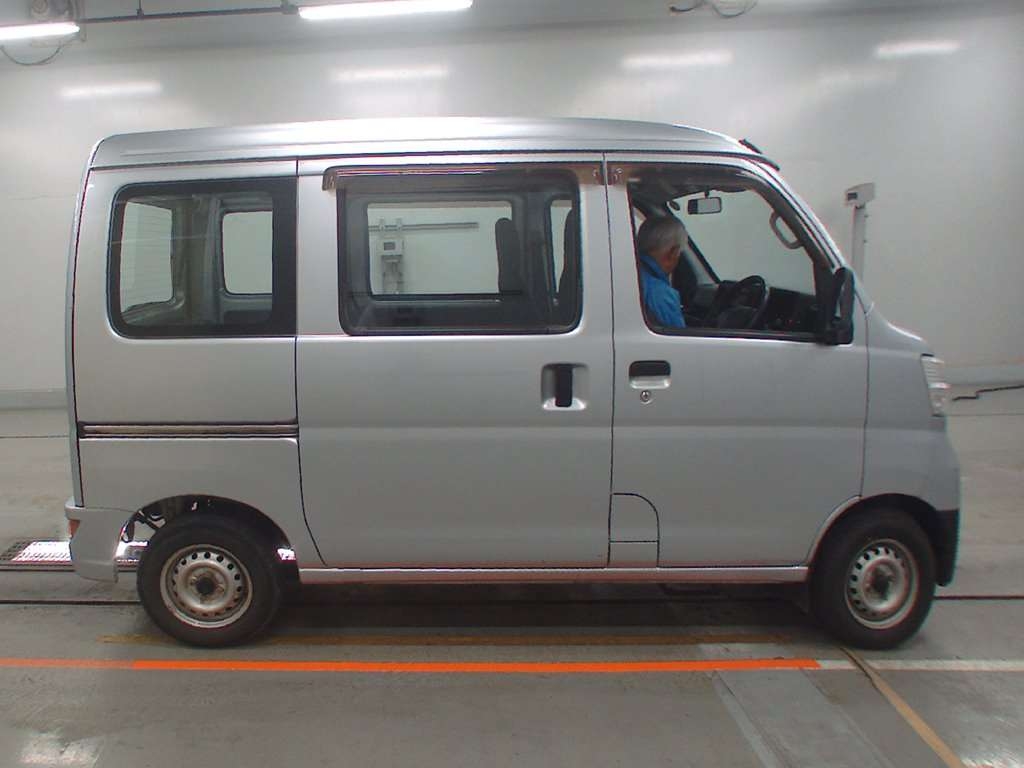TOYOTA PIXIS VAN