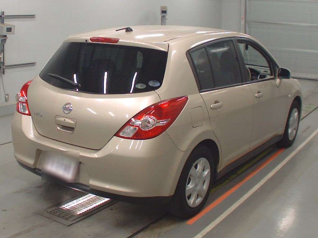 NISSAN TIIDA