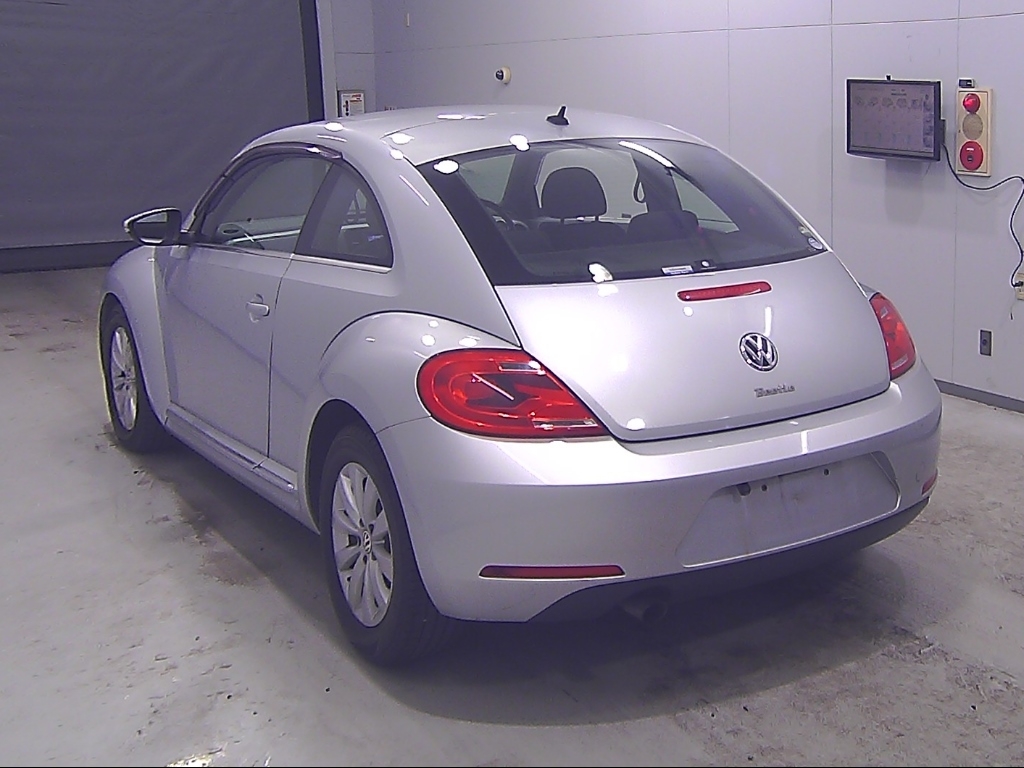 VOLKSWAGEN BEETLE