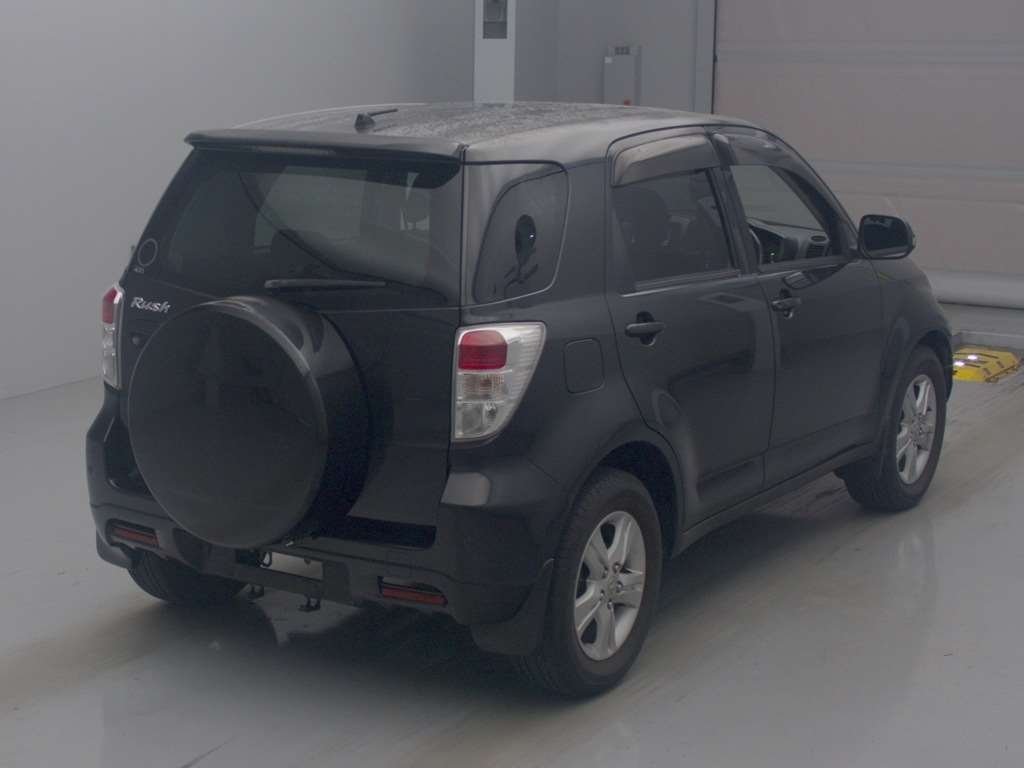 TOYOTA RUSH