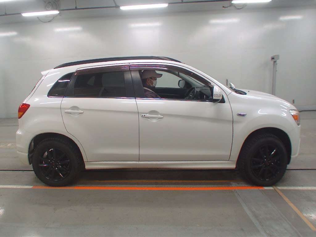MITSUBISHI RVR