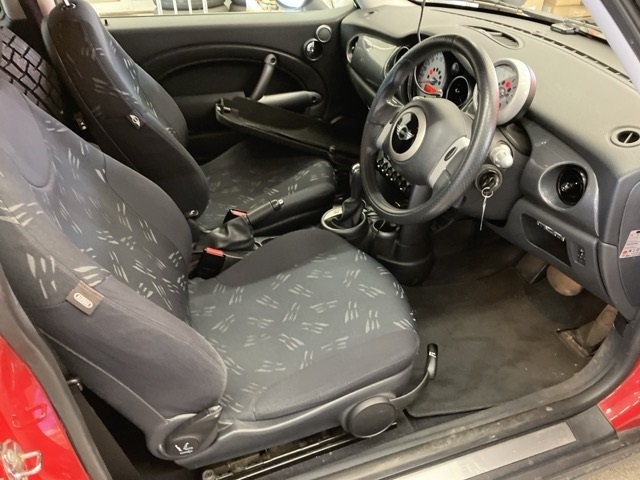 MINI HATCH