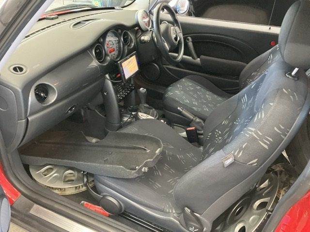 MINI HATCH