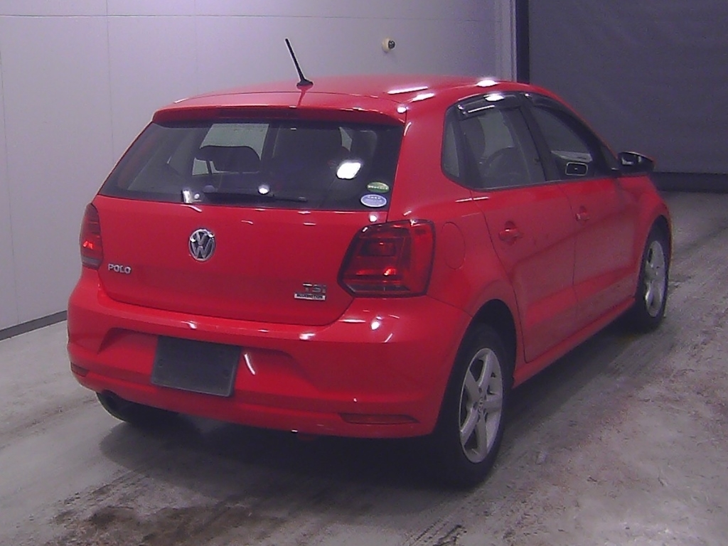 VOLKSWAGEN POLO