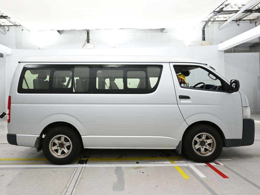 TOYOTA HIACE