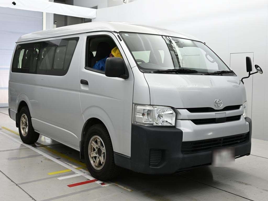 TOYOTA HIACE