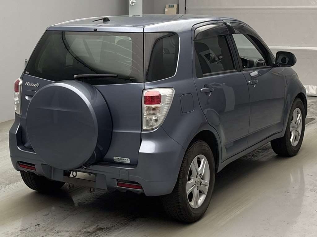 TOYOTA RUSH