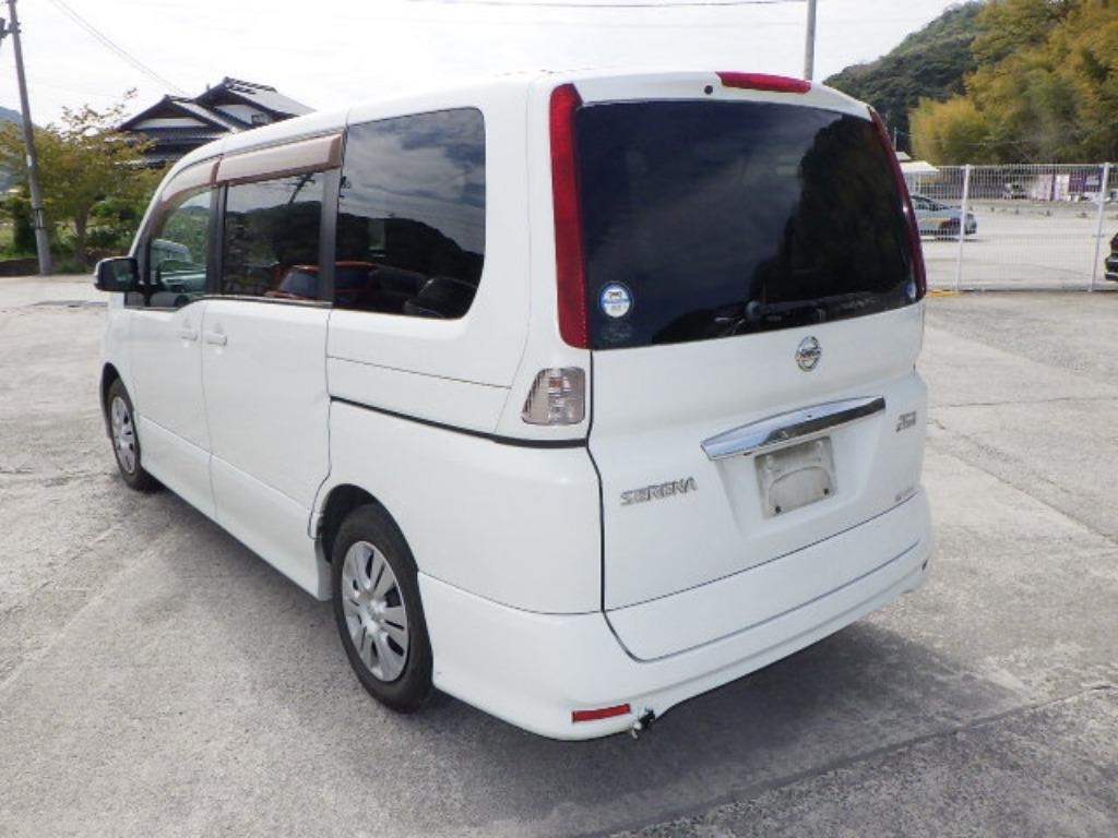 NISSAN SERENA
