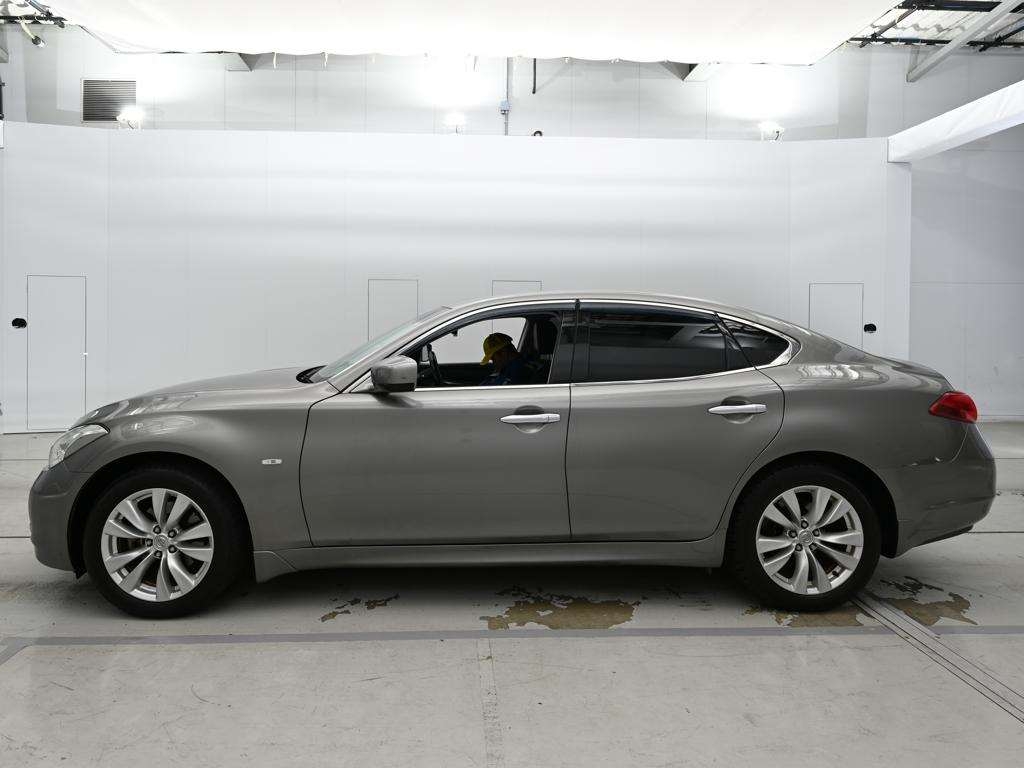NISSAN FUGA