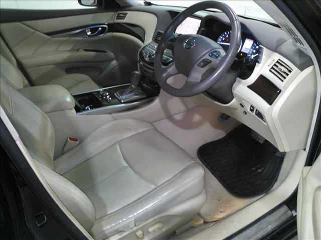 NISSAN FUGA