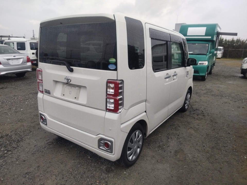 TOYOTA PIXIS MEGA