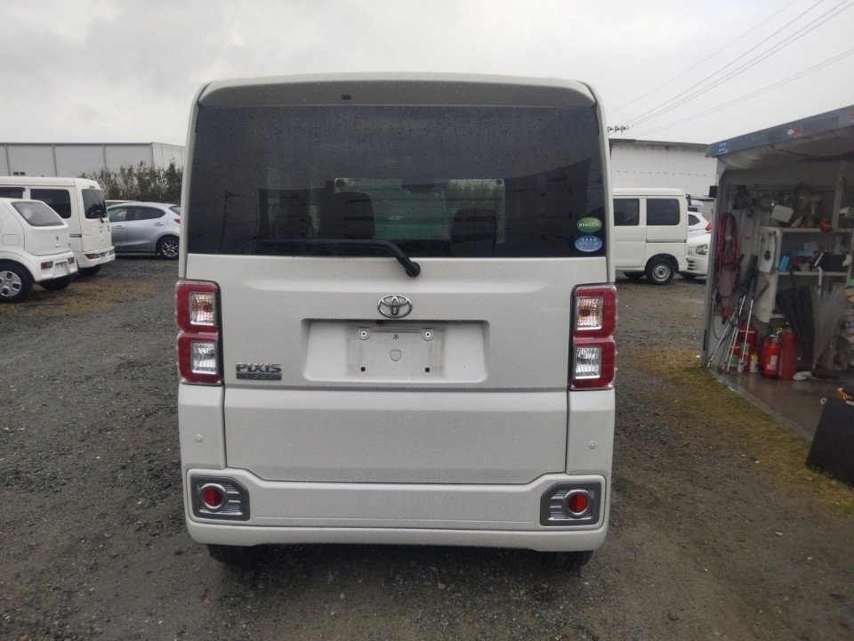 TOYOTA PIXIS MEGA