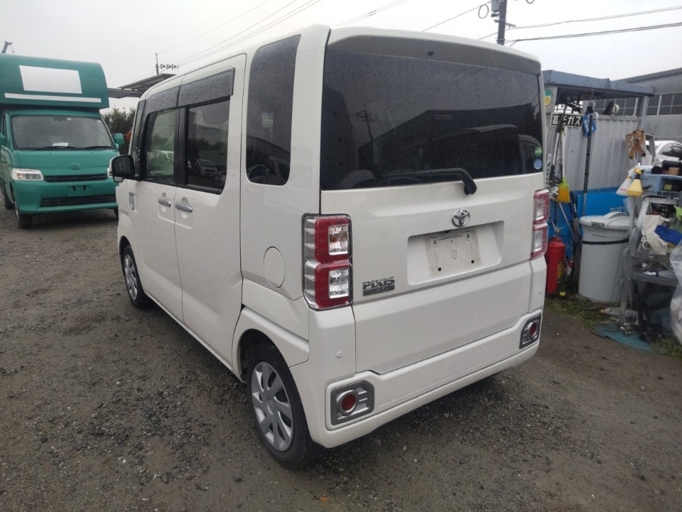 TOYOTA PIXIS MEGA