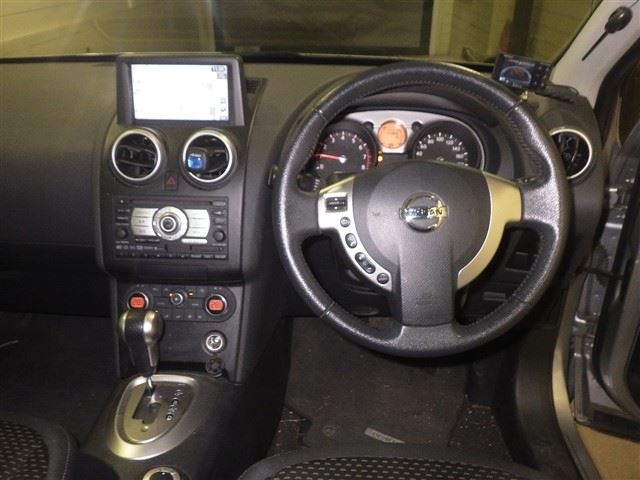 NISSAN DUALIS