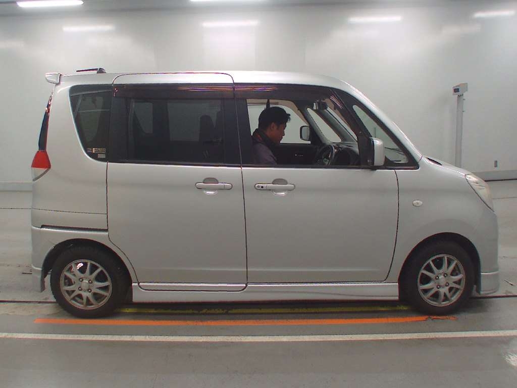 MITSUBISHI DELICA D:2