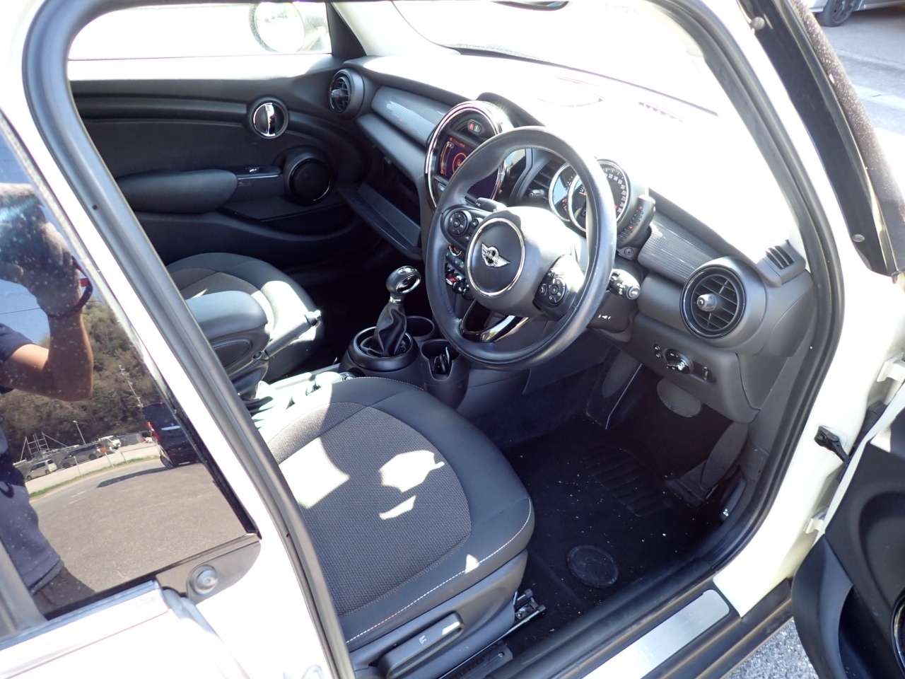MINI HATCH