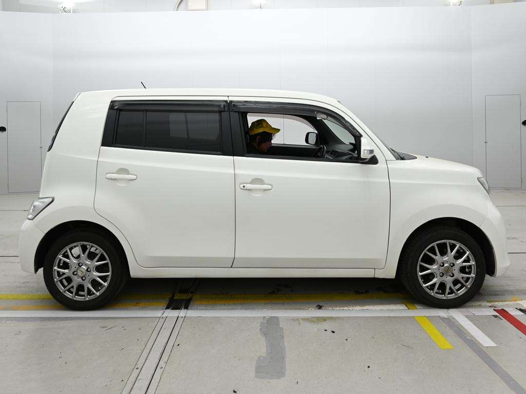 TOYOTA BB