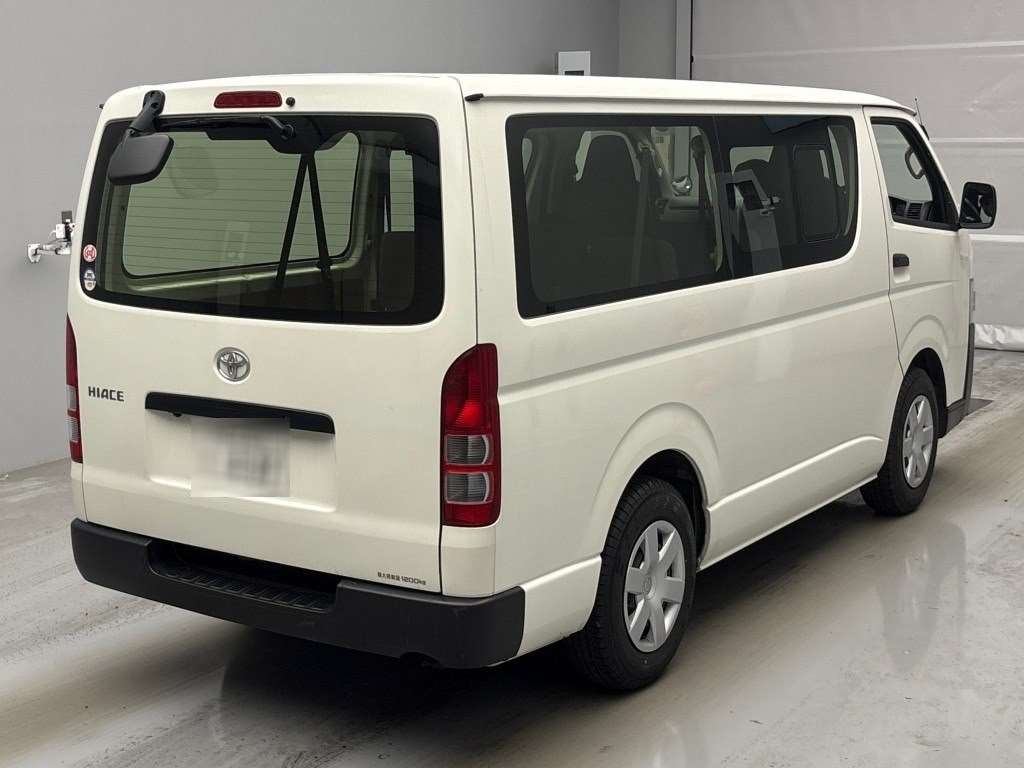 TOYOTA REGIUS ACE