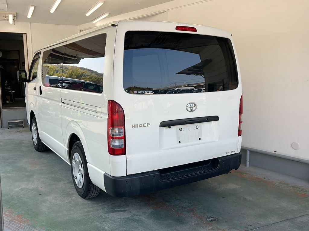 TOYOTA REGIUS ACE