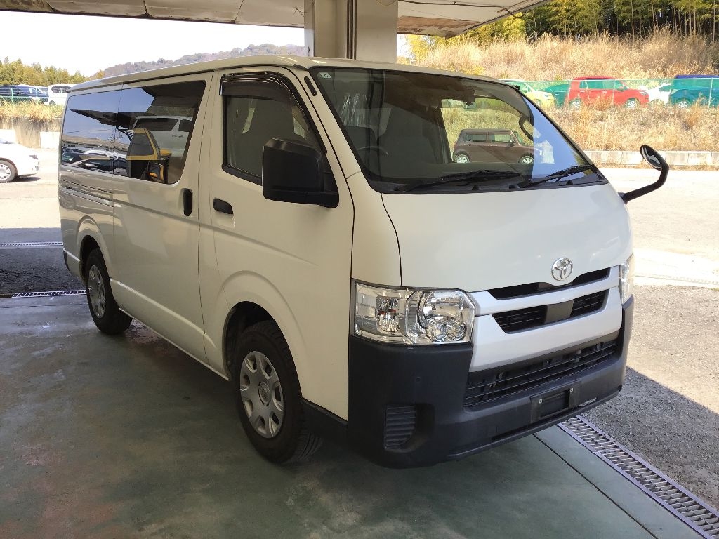 TOYOTA REGIUS ACE
