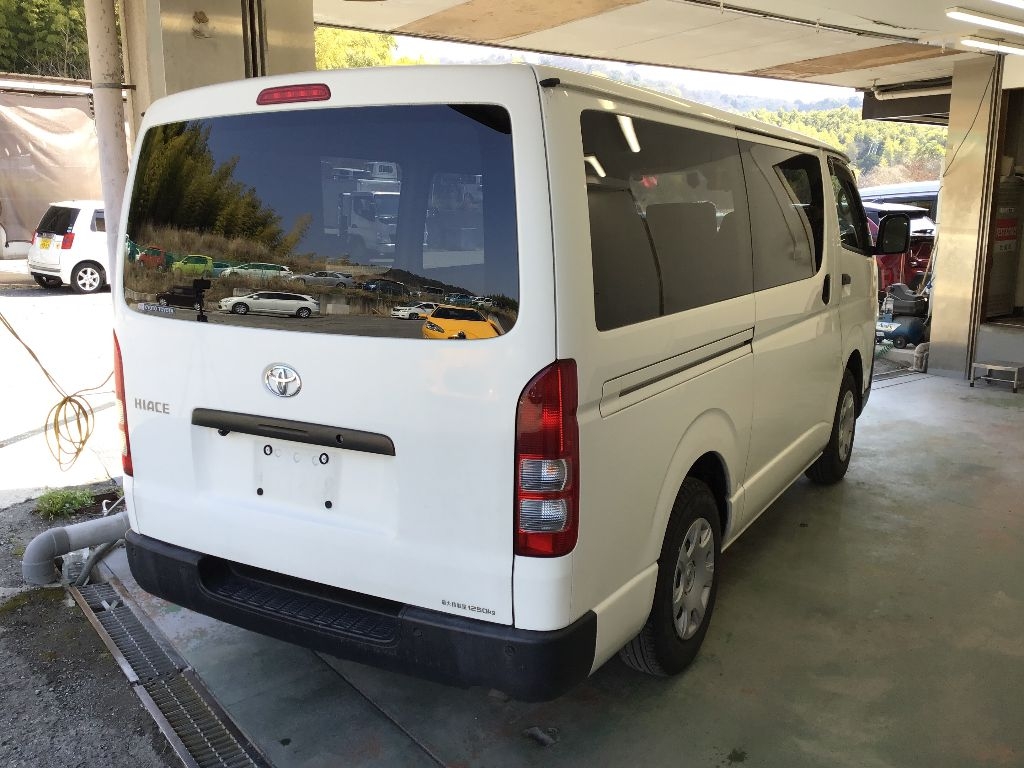 TOYOTA REGIUS ACE