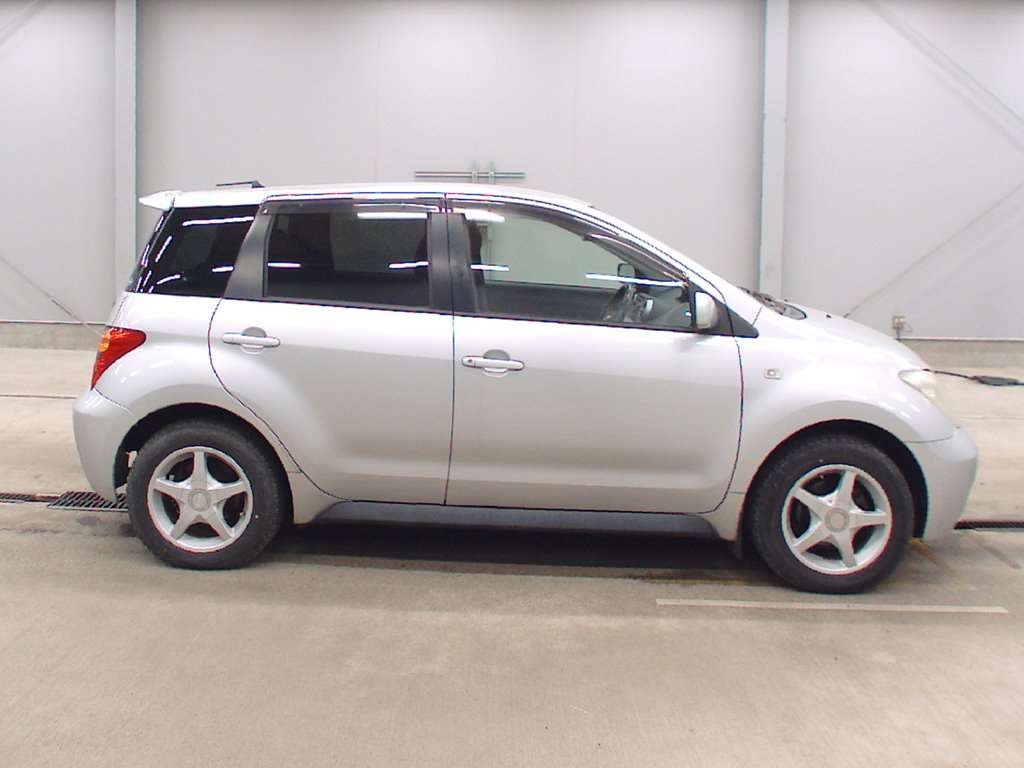 TOYOTA IST