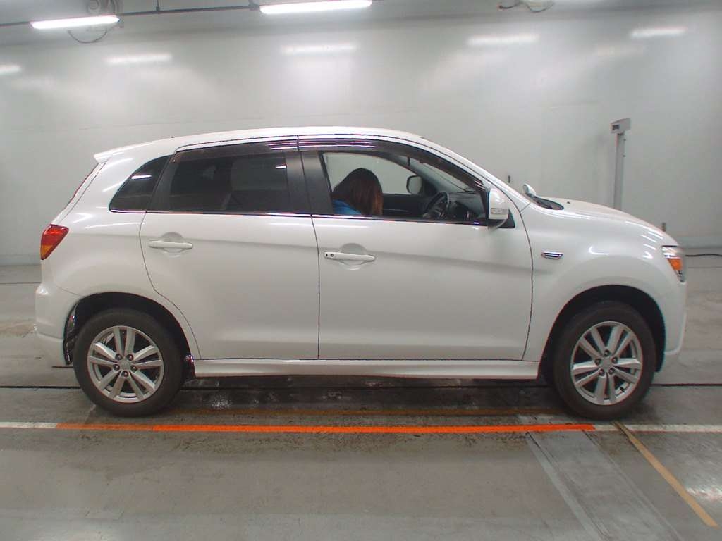 MITSUBISHI RVR