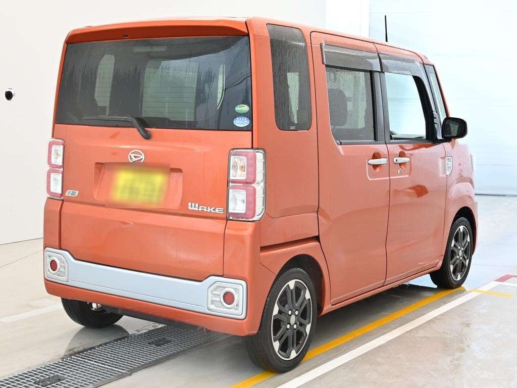 DAIHATSU WAKE