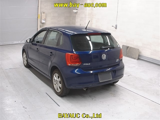 VOLKSWAGEN POLO