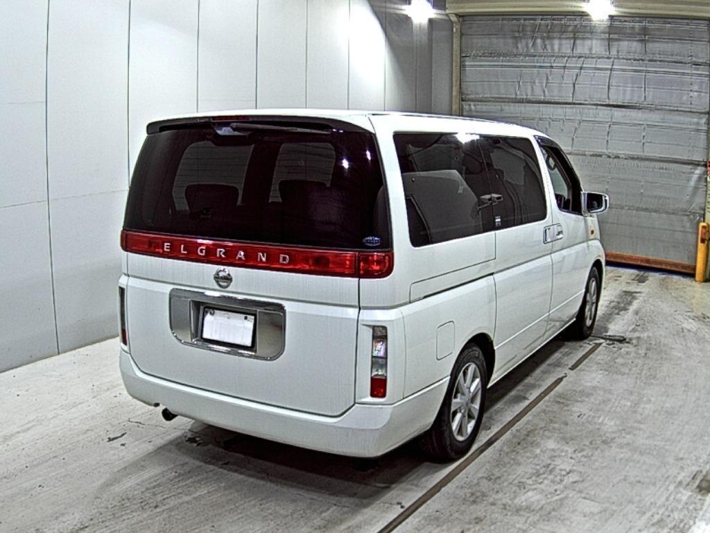 NISSAN ELGRAND