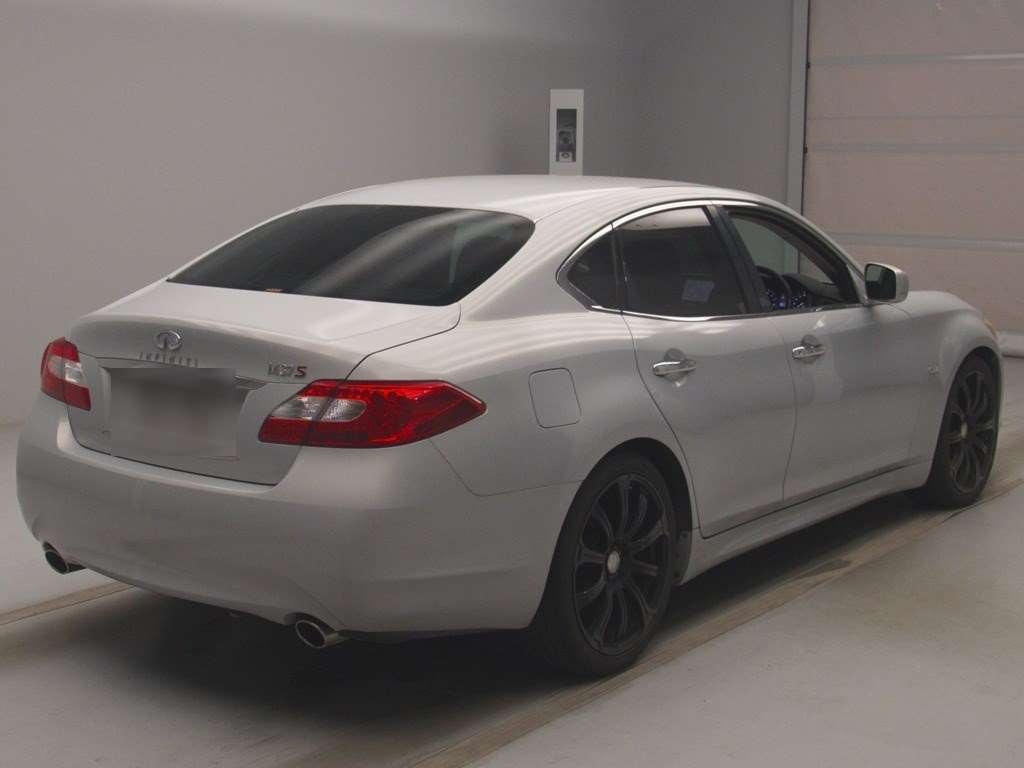 NISSAN FUGA